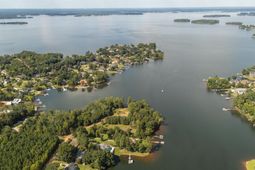 156 Spence Shore Court photo 4