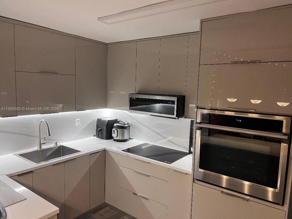 111 Golden Isles Dr, Unit G5, Hallandale Beach, FL 33009 Photo