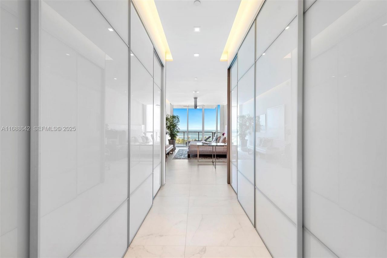 100 S Pointe Dr, Unit 706, Miami Beach, FL 33139 Photo