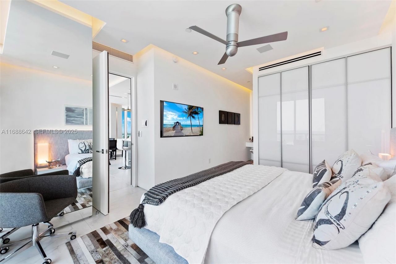 100 S Pointe Dr, Unit 706, Miami Beach, FL 33139 Photo