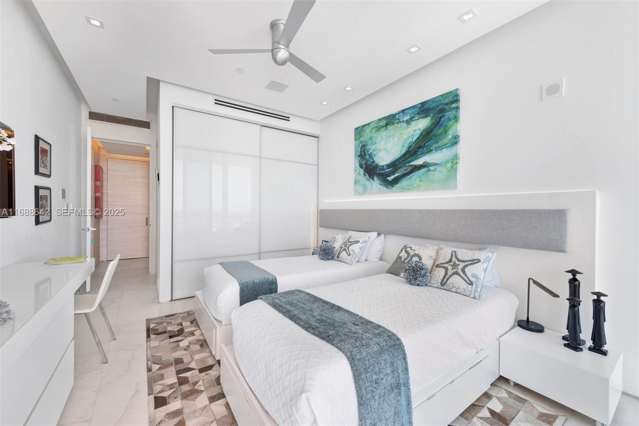 100 S Pointe Dr, Unit 706, Miami Beach, FL 33139 Photo