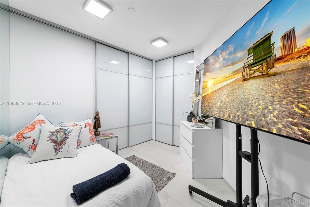 100 S Pointe Dr, Unit 706, Miami Beach, FL 33139 Photo