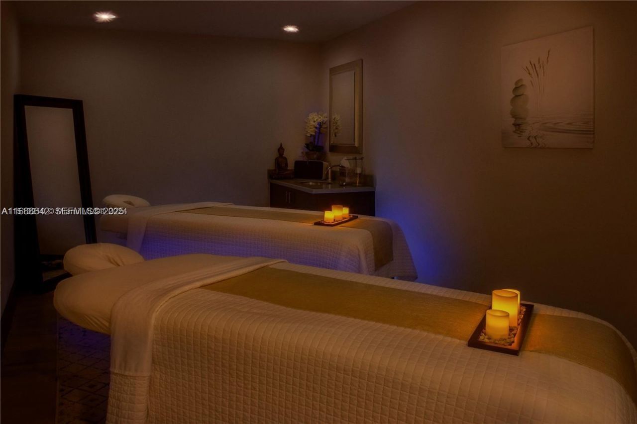 100 S Pointe Dr, Unit 706, Miami Beach, FL 33139 Photo