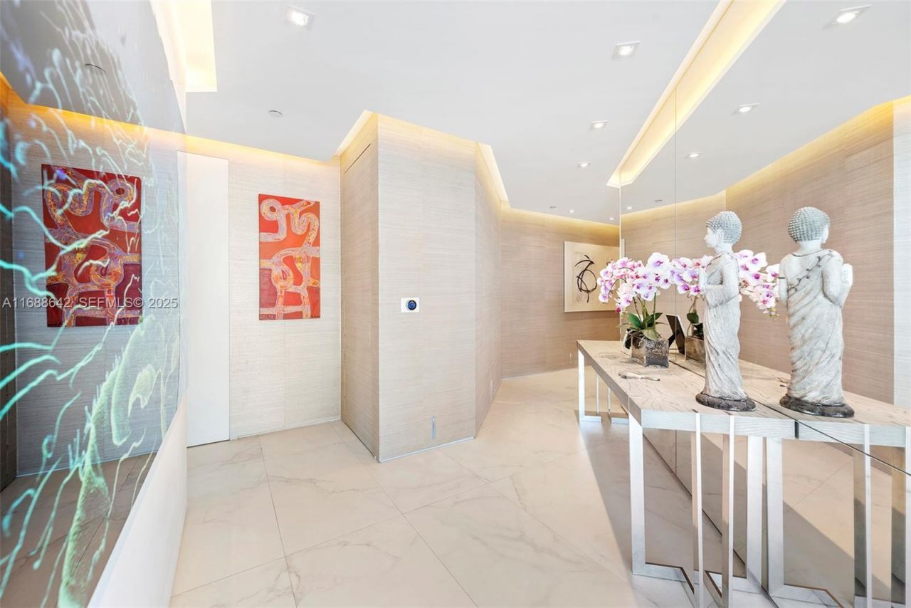 100 S Pointe Dr, Unit 706, Miami Beach, FL 33139 Photo