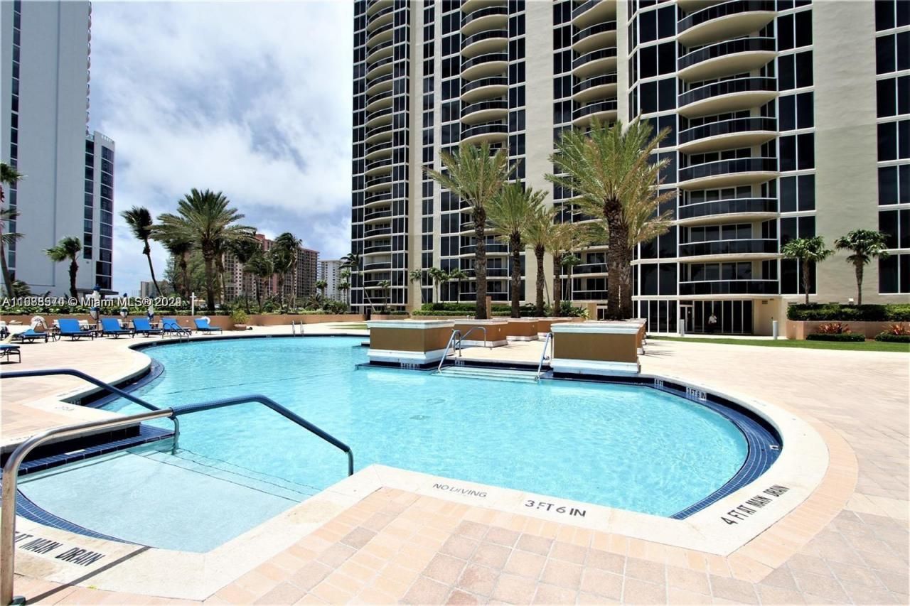 17555 Collins Ave, Unit 2502, Sunny Isles Beach, FL 33160 Photo