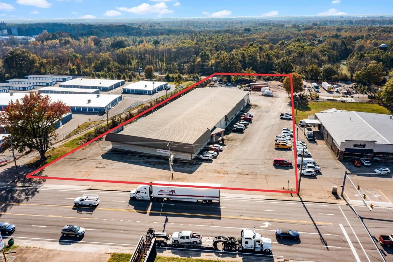 2058 Hollywood Dr, Jackson, TN 38305 Main Photo