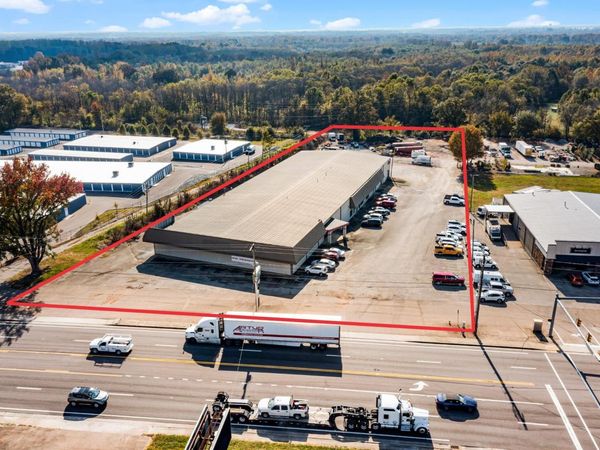 2058 HOLLYWOOD DR, Jackson, TN 38305