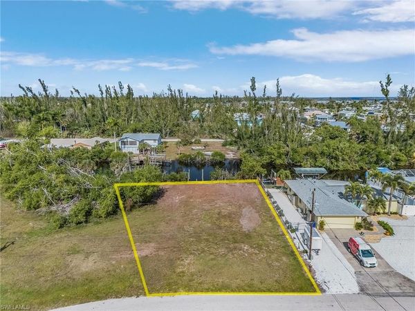 5260 Genesee PKWY, BOKEELIA, FL 33922