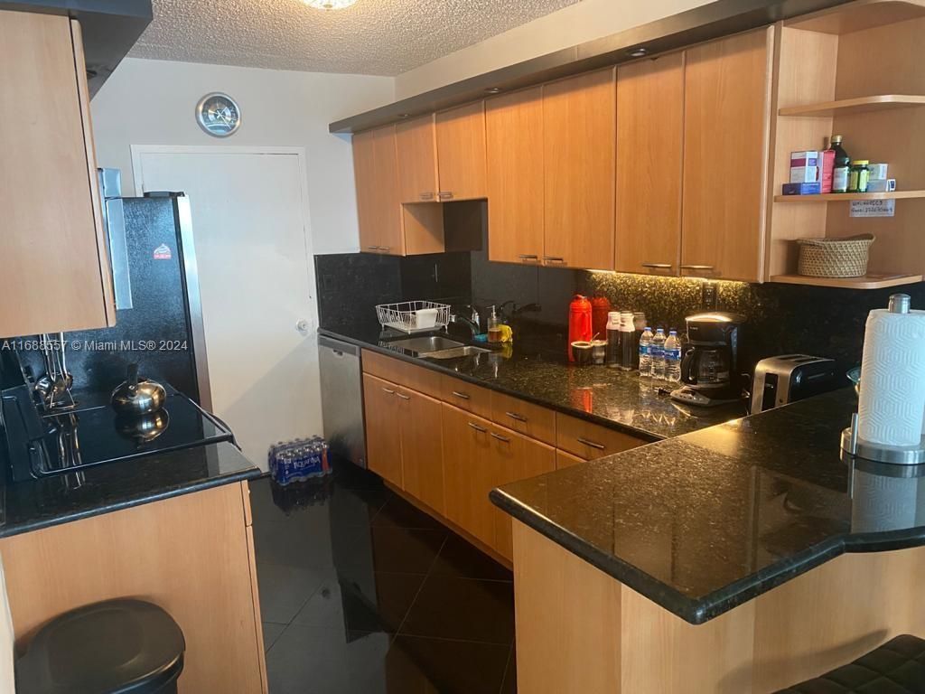 5401 Collins Ave, Unit 412, Miami Beach, FL 33140 Photo