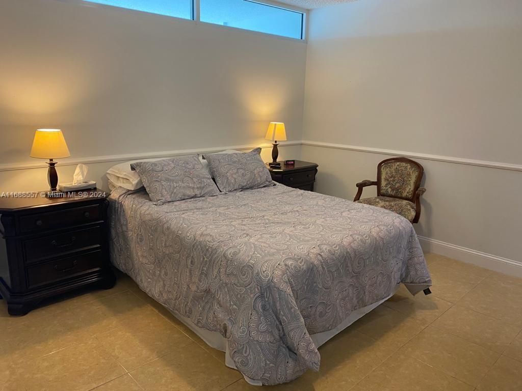 5401 Collins Ave, Unit 412, Miami Beach, FL 33140 Photo