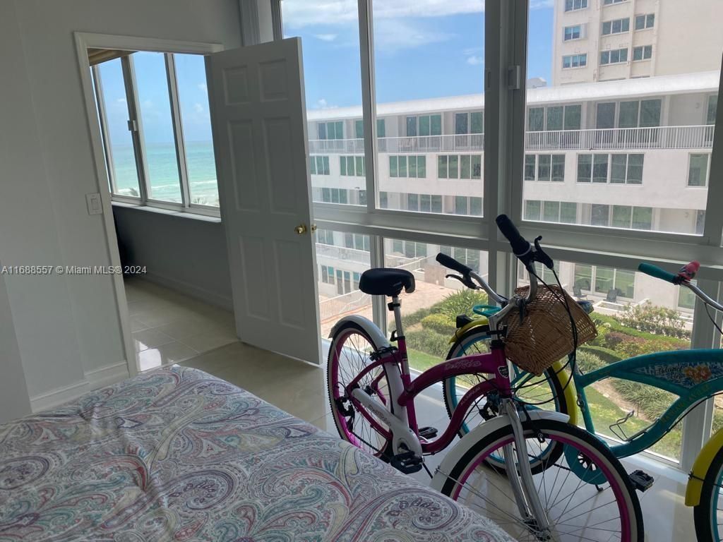 5401 Collins Ave, Unit 412, Miami Beach, FL 33140 Photo
