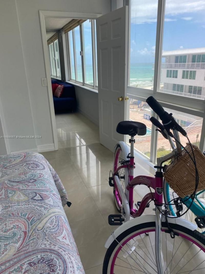 5401 Collins Ave, Unit 412, Miami Beach, FL 33140 Photo