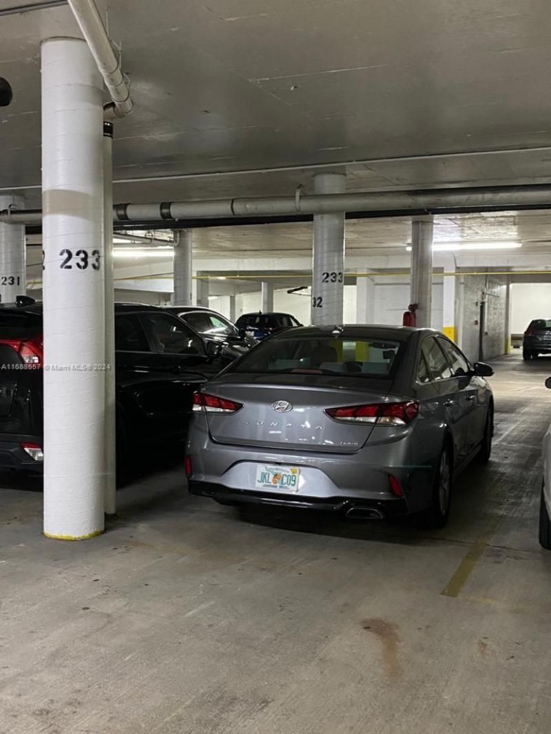 5401 Collins Ave, Unit 412, Miami Beach, FL 33140 Photo