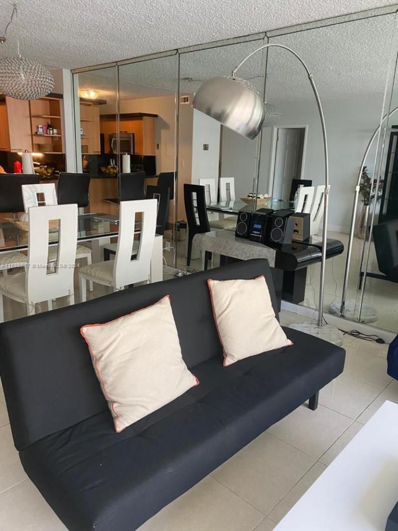 5401 Collins Ave, Unit 412, Miami Beach, FL 33140 Photo
