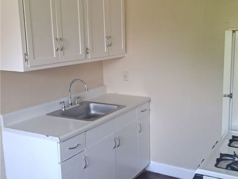 1875 Forest Hills Boulevard, Cleveland, OH 44112 Photo 13