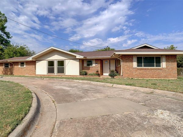 900 Roberts Street, Bowie, TX 76230