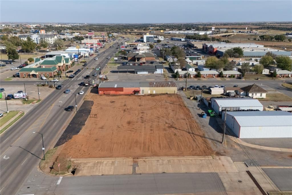 616 E Main Street, Weatherford, OK 73096 Main Photo