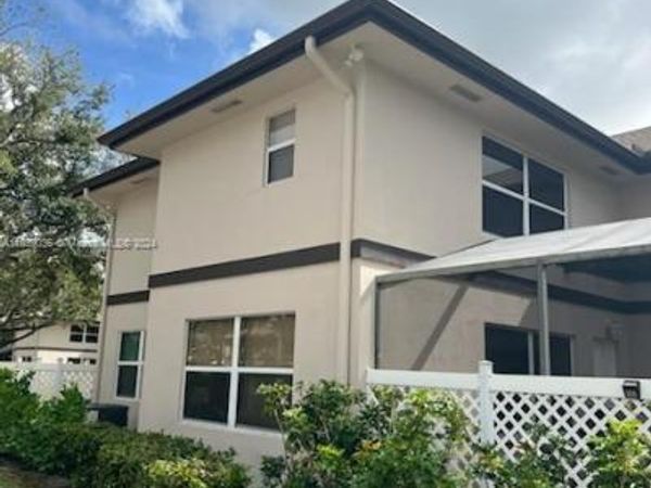 5 Amherst Ct, Unit D, Royal Palm Beach, FL 33411