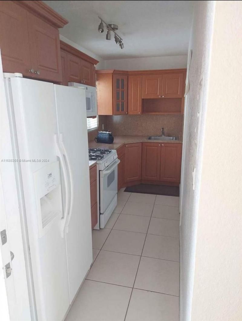 12890 NE 8th Ave, Unit 202, North Miami, FL 33161 Photo
