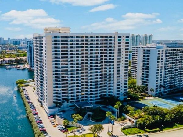 2500 Parkview Drive, Unit 1414, Hallandale Beach, FL 33009