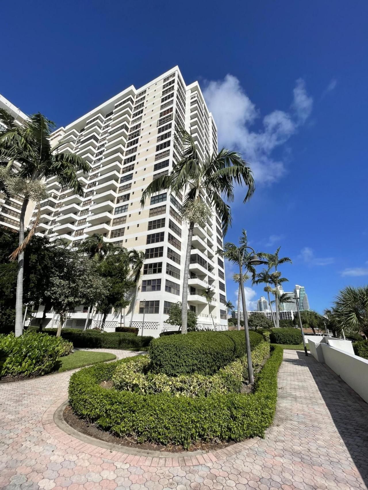 2500 Parkview Drive, Unit 1414, Hallandale Beach, FL 33009 Photo