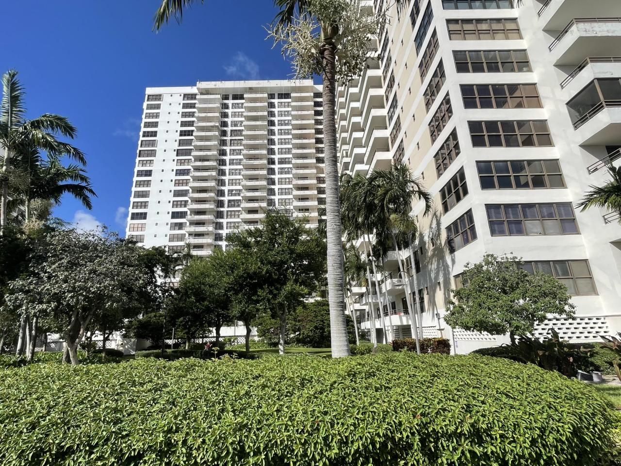 2500 Parkview Drive, Unit 1414, Hallandale Beach, FL 33009 Photo