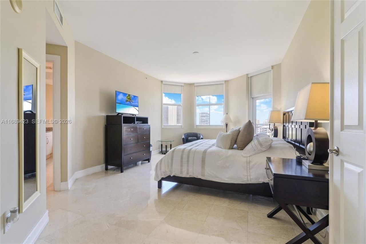 9751 E Bay Harbor Dr, Unit 8D, Bay Harbor Islands, FL 33154 Photo