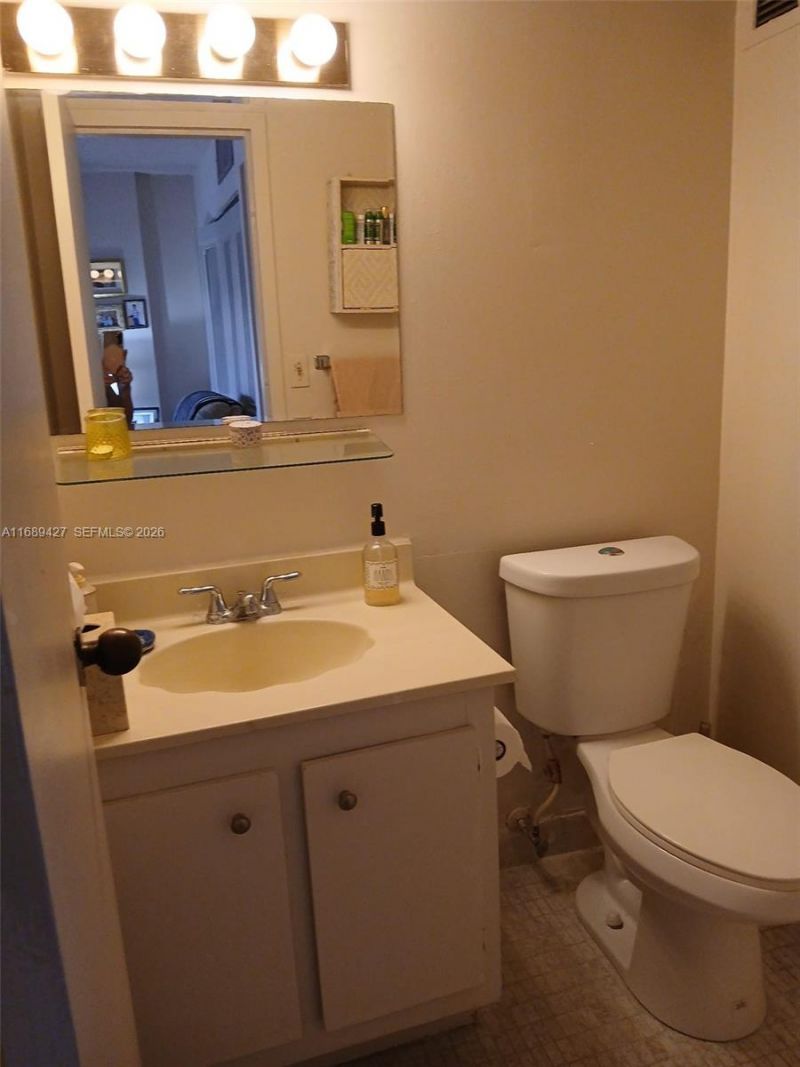 17021 N Bay Rd, Unit 412-IV, Sunny Isles Beach, FL 33160 Photo
