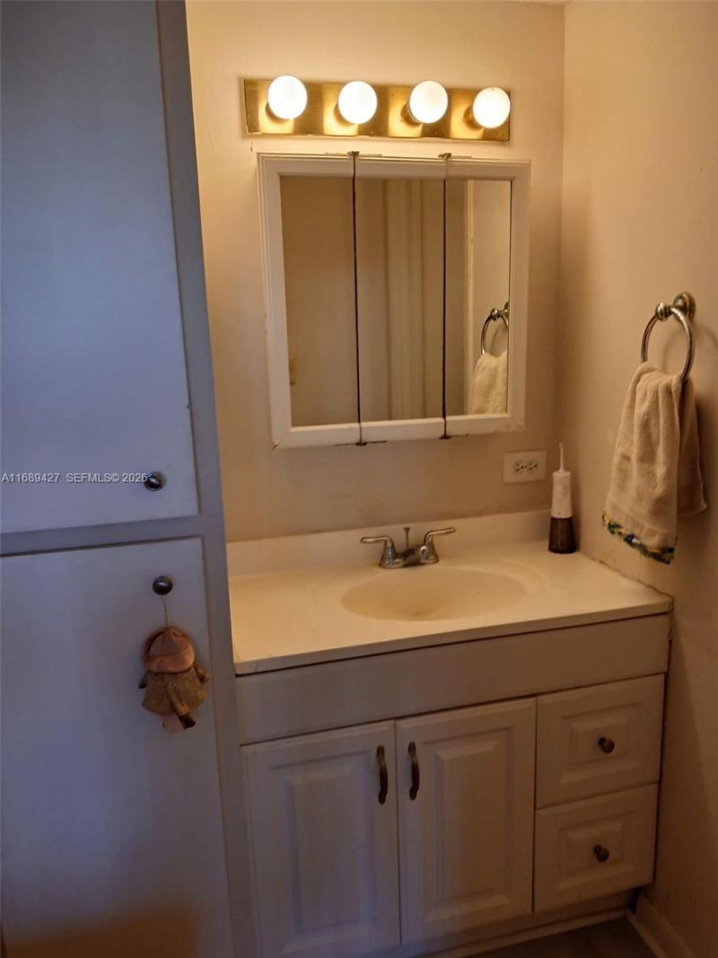 17021 N Bay Rd, Unit 412-IV, Sunny Isles Beach, FL 33160 Photo