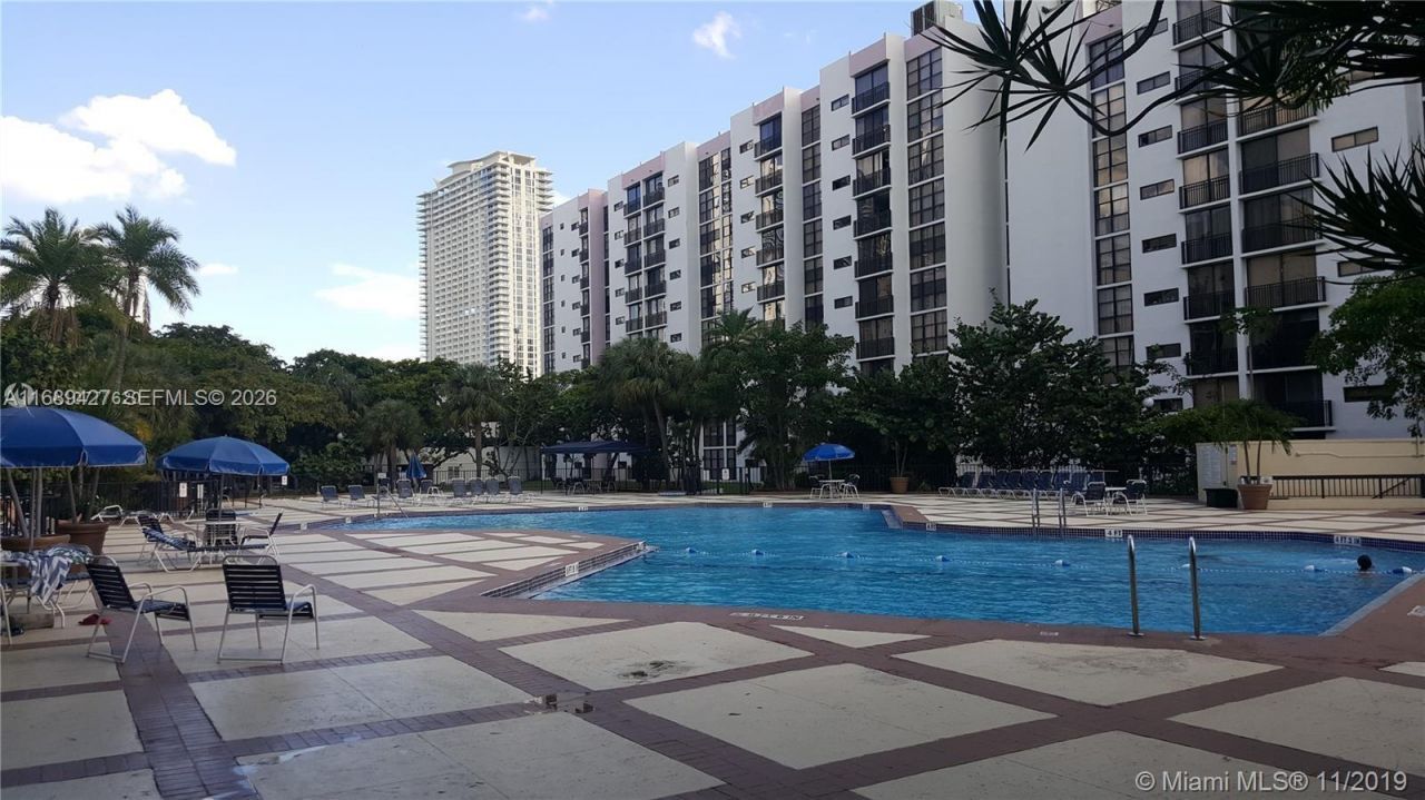 17021 N Bay Rd, Unit 412-IV, Sunny Isles Beach, FL 33160 Photo