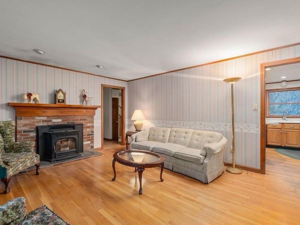 20 Brentwood Dr, Dudley, MA 01571