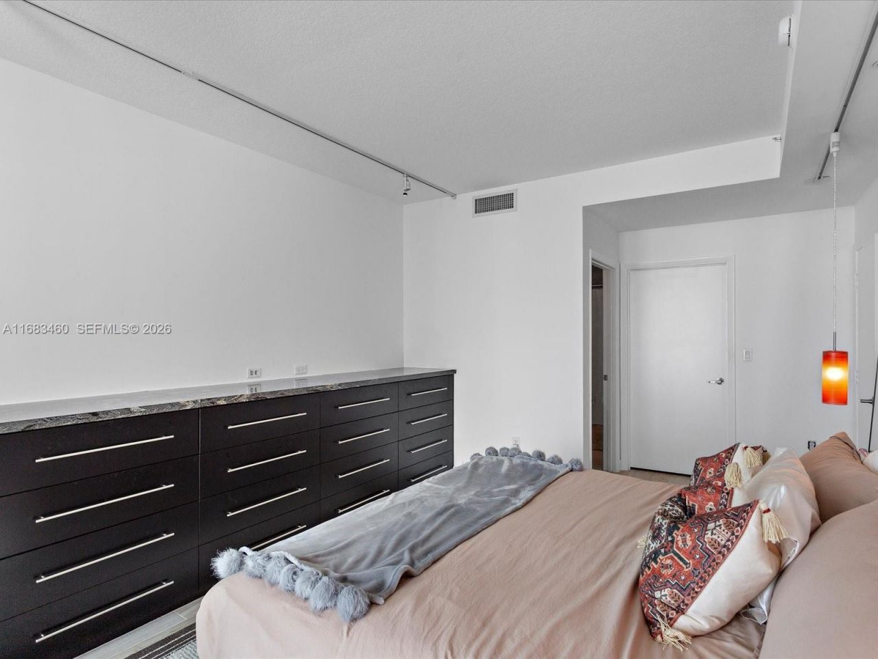 1900 N Bayshore Dr, Unit 1704, Miami, FL 33132 Photo