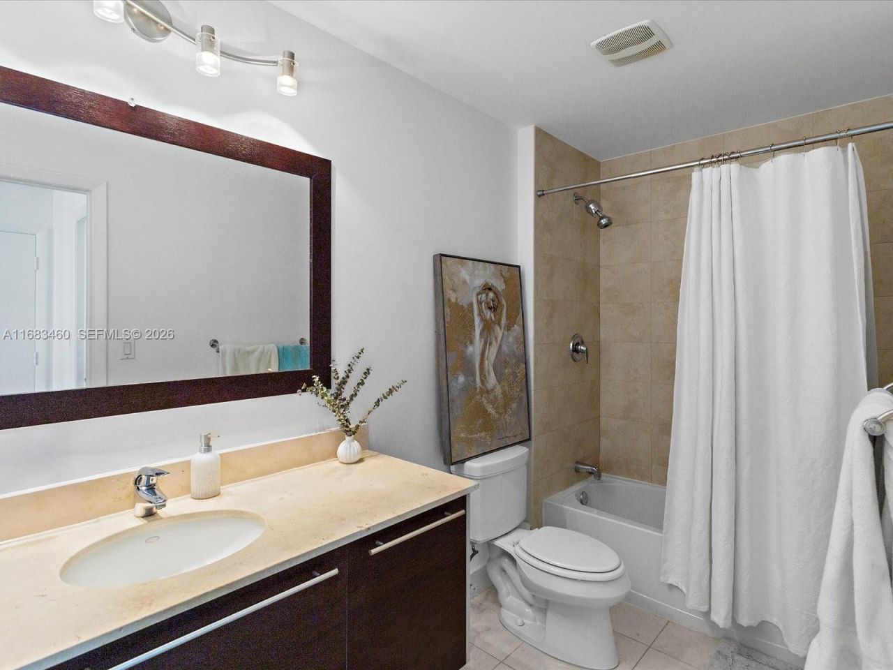 1900 N Bayshore Dr, Unit 1704, Miami, FL 33132 Photo