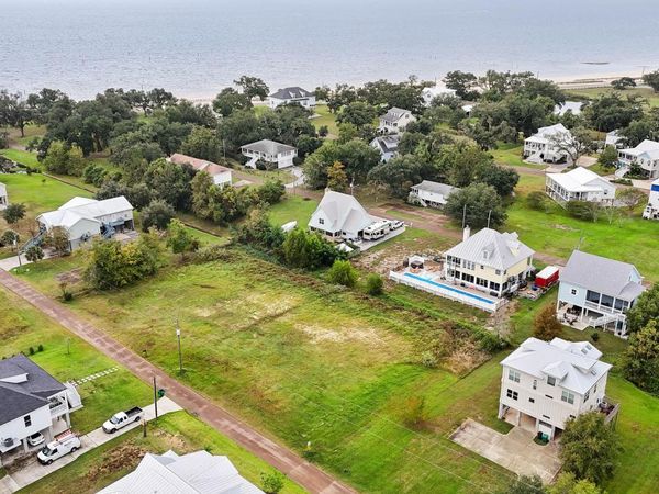 121 Lakewood Drive, Waveland, MS 39576