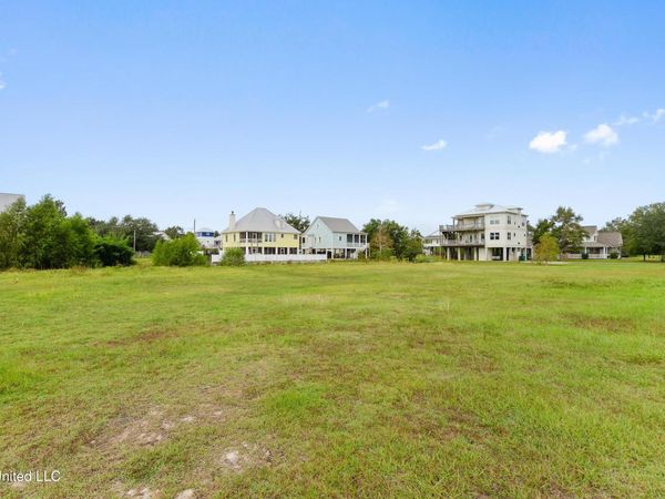 117 Lakewood Drive, Waveland, MS 39576