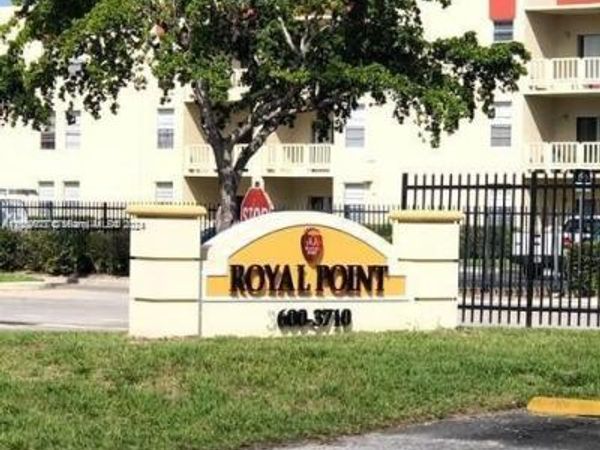 3600 NW 21st St, Unit 305, Lauderdale Lakes, FL 33311