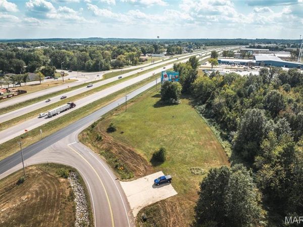 805 N Service Road W, Sullivan, MO 63080