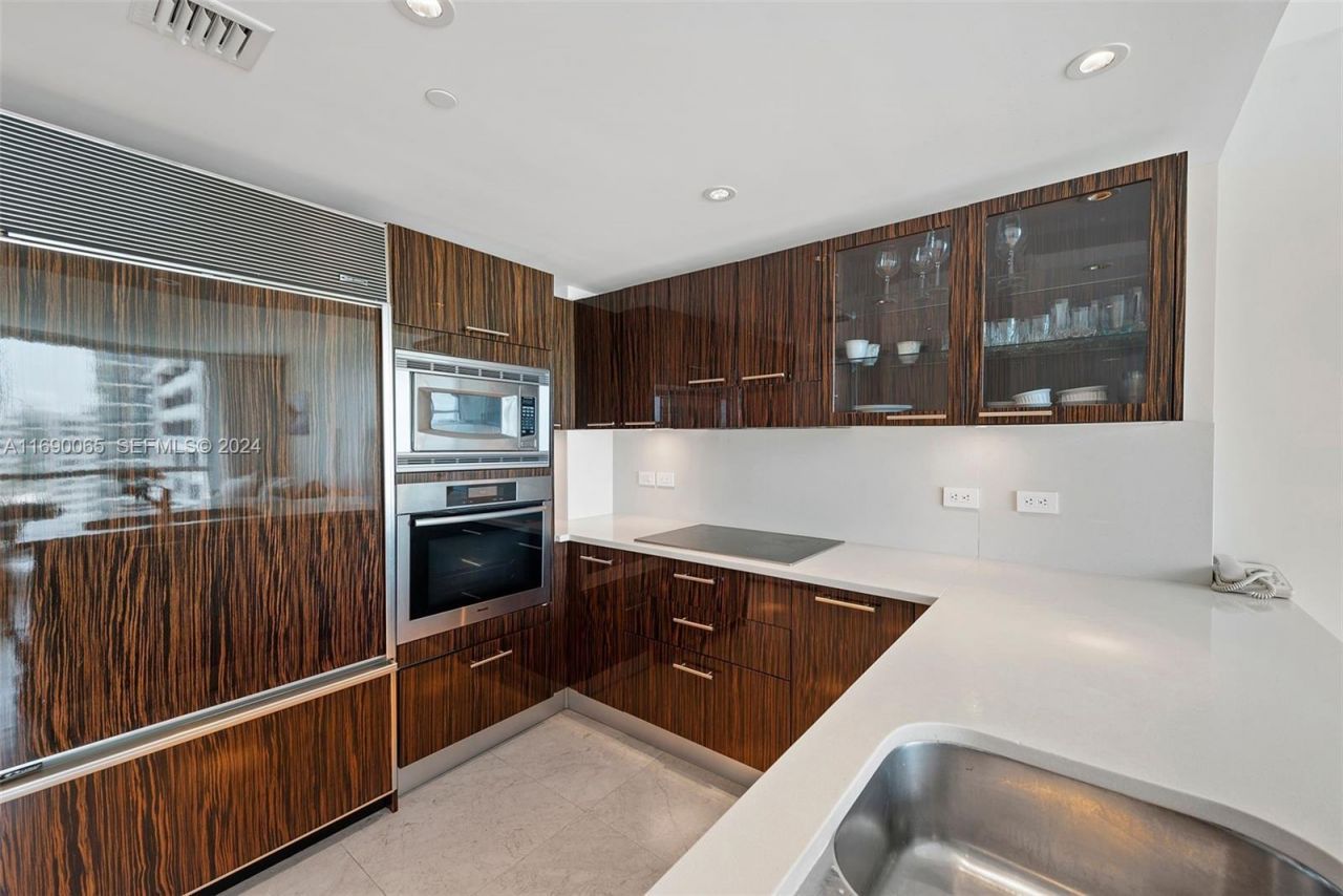 6801 Collins Ave, Unit 1215, Miami Beach, FL 33141 Photo