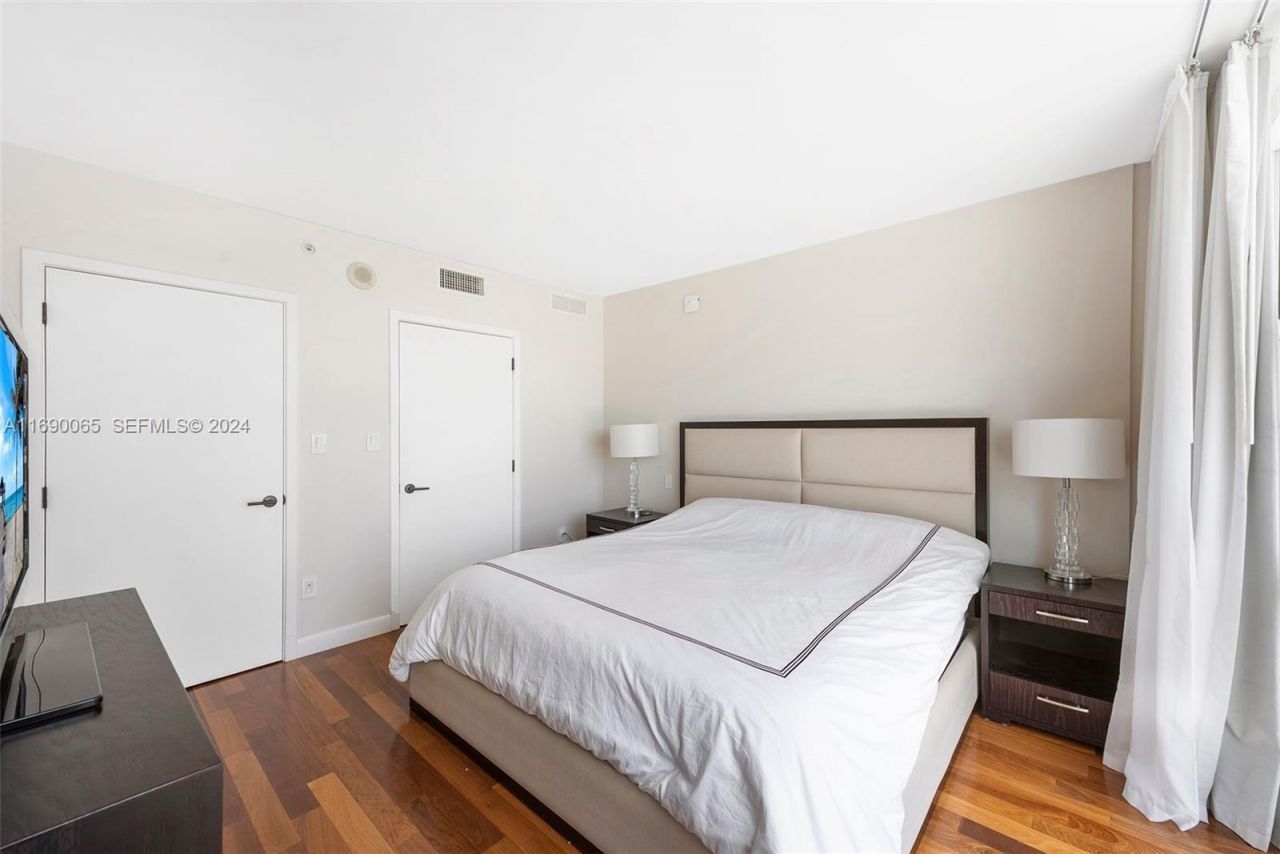 6801 Collins Ave, Unit 1215, Miami Beach, FL 33141 Photo