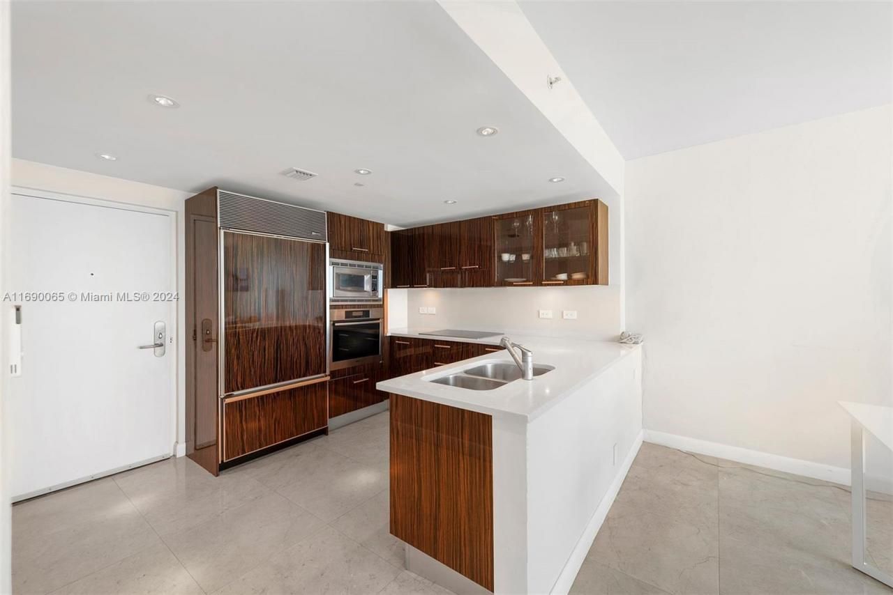 6801 Collins Ave, Unit 1215, Miami Beach, FL 33141 Photo