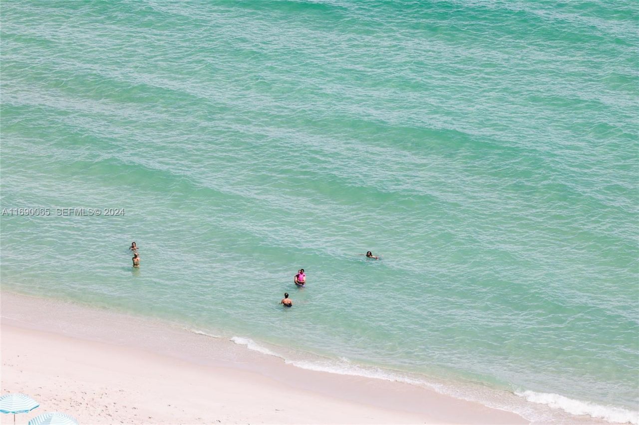 6801 Collins Ave, Unit 1215, Miami Beach, FL 33141 Photo