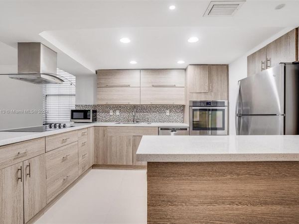 20350 W Country Club Dr, Unit 120-4, Aventura, FL 33180