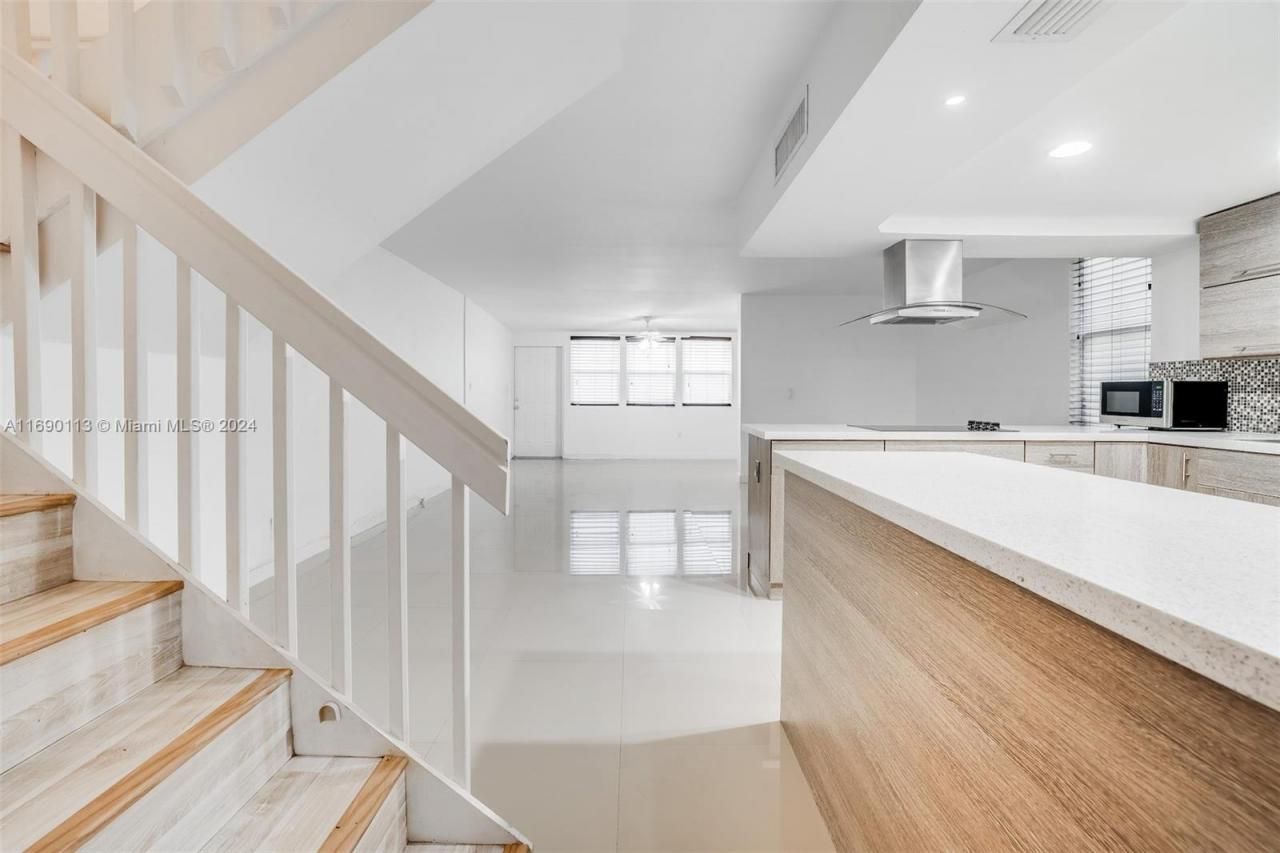 20350 W Country Club Dr, Unit 120-4, Aventura, FL 33180 Photo