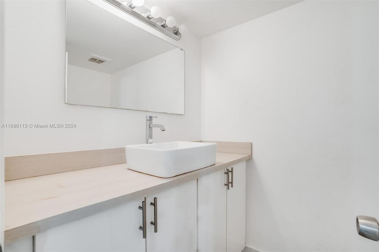 20350 W Country Club Dr, Unit 120-4, Aventura, FL 33180 Photo