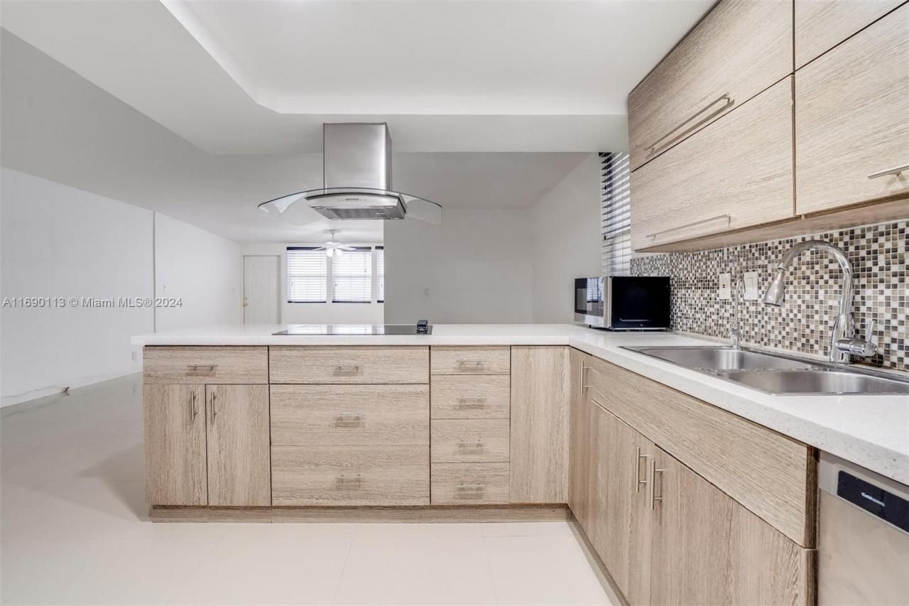 20350 W Country Club Dr, Unit 120-4, Aventura, FL 33180 Photo