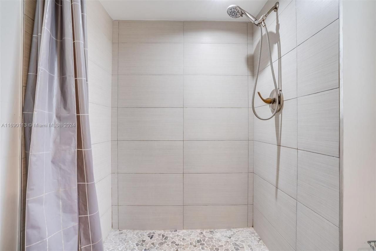 20350 W Country Club Dr, Unit 120-4, Aventura, FL 33180 Photo