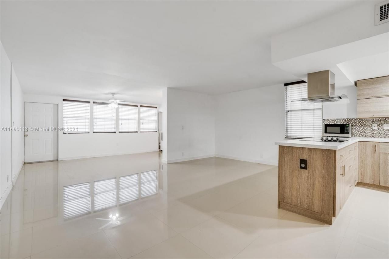 20350 W Country Club Dr, Unit 120-4, Aventura, FL 33180 Photo