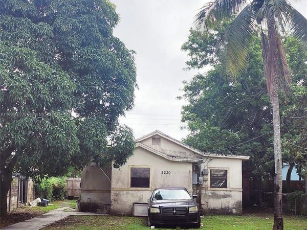 2230 NW 92nd St, Miami, FL 33147