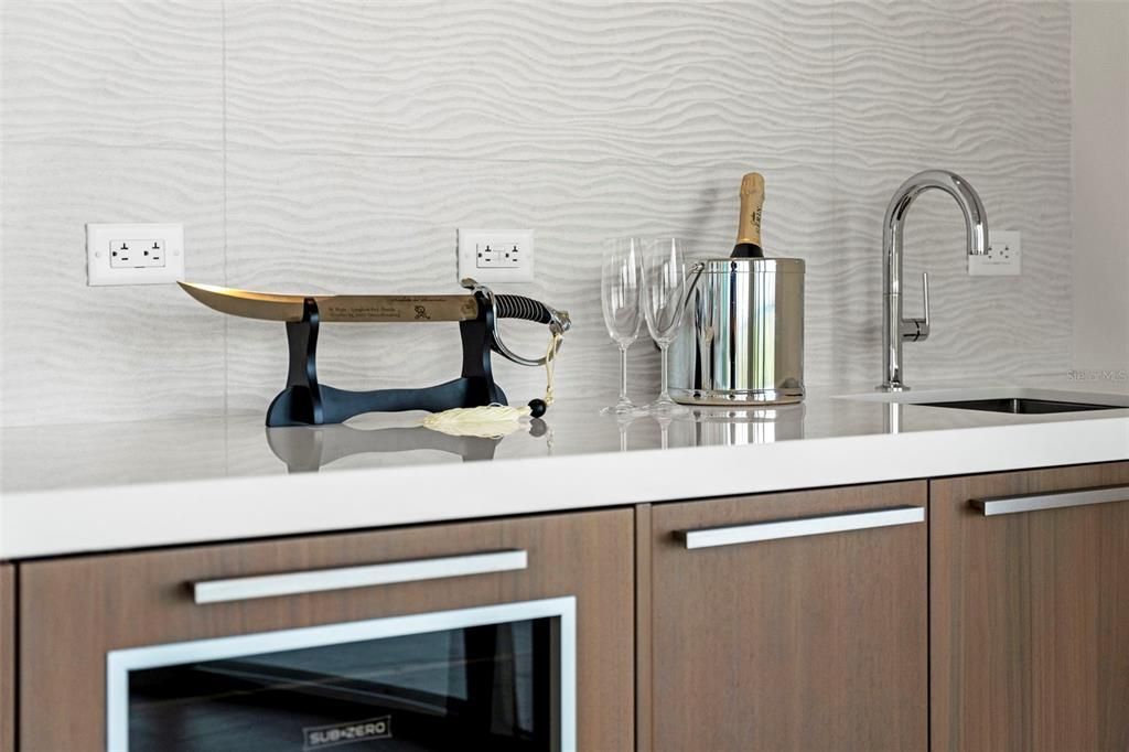 1591 Gulf Of Mexico Drive, Unit 413, Longboat Key, FL 34228 Photo