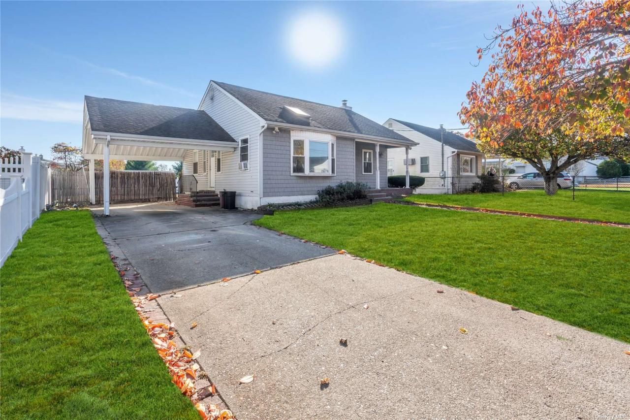 128 Gracie Drive, North Babylon, NY 11703 Main Photo